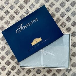 “Venezia”  Tablecloth & 12 Napkins